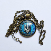Кулон тризуб на синьому фоні